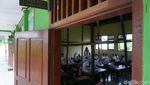 Rawan Ambruk, Ruang Kelas di SD Jombang Hanya Ditopang Bambu