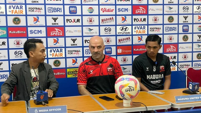 Konferensi pers jelang pertandingan Madura United vs Semen Padang.