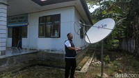 Namun, Idham mengatakan kendala tersebut sudah tak lagi dirasakan berkat hadirnya bantuan BAKTI AKSI (Akses Internet) dari Badan Aksesibilitas Telekomunikasi dan Informasi (BAKTI) Kementerian Komunikasi dan Digital (Komdigi) di tahun 2021. 