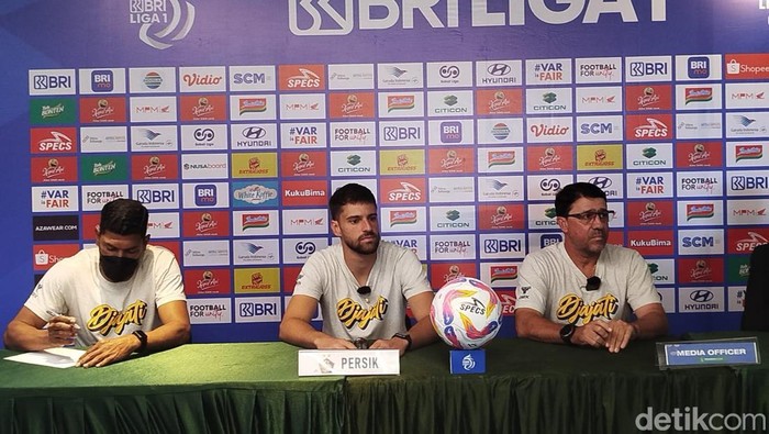 Marcelo Rospide (kanan) pelatih Persik