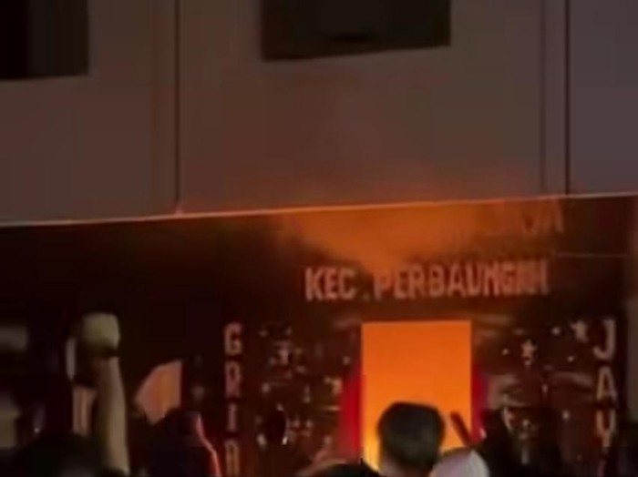 Markas Grib Sergai yang dibakar. (Foto: Istimewa)