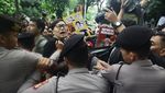 Massa dari Berbagai Elemen Gelar Aksi Jalan Kaki Peringati Hari HAM Sedunia