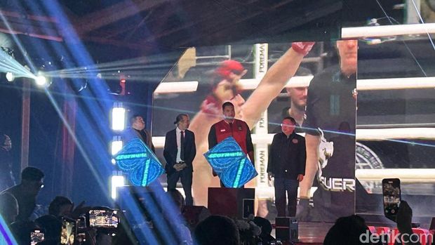 Menpora Dito Ariotedjo secara resmi membuka penyelenggaraan GAMMA MMA World Championship 2024 level senior. Ajang ini jadi penanda partisipasi Indonesia dalam memajukan olahraga beladiri campuran. Seremoni pembukaan berlangsung di Dewa United Arena, Pagedangan, Banten, Selasa (10/12/2024).