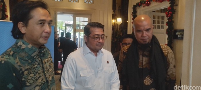 Menteri Ekonomi Kreatif Teuku Riefky Harsya
