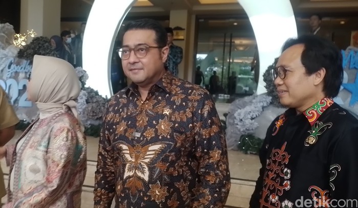 Menteri Ekonomi Kreatif Teuku Riefky Harsya