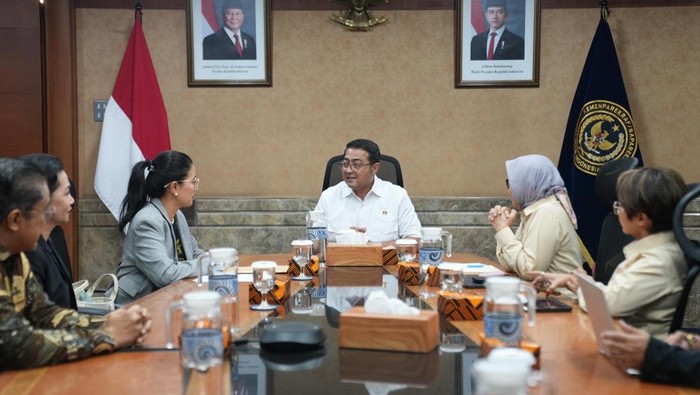 Menteri Ekonomi Kreatif/Kepala Badan Ekonomi Kreatif (Menekraf/Kabekraf) Teuku Riefky Harsya bertemu Persatuan Artis Film Indonesia (Parfi) 1956 (dok istimewa).