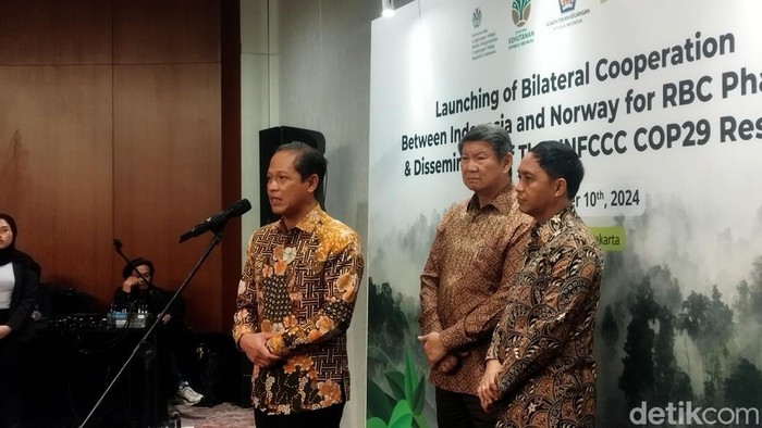 Menteri Lingkungan Hidup Hanif Faisol Nurofiq
