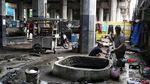 Mereka yang Bertahan di Kolong Tol Gedong Panjang Jakarta