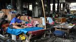 Mereka yang Bertahan di Kolong Tol Gedong Panjang Jakarta
