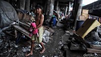 Selama tinggal di kolong tol itu, warga hanya membayar uang keamanan sebesar Rp10 ribu/bulan.  