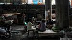 Mereka yang Bertahan di Kolong Tol Gedong Panjang Jakarta
