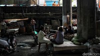 Perlu diketahui Pemprov DKI Jakarta sedang melakukan pembersihan semua kolong tol di Jakarta. Warga yang tinggal di kolong tol direlokasi ke sejumlah rusun.  