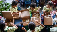 Forkopimda Kota Samarinda melakukan uji coba makanan bergizi gratis untuk mendukung program pemerintahan Prabowo-Gibran dalam memenuhi kebutuhan gizi anak dengan target 80 juta penerima manfaat di seluruh Indonesia.