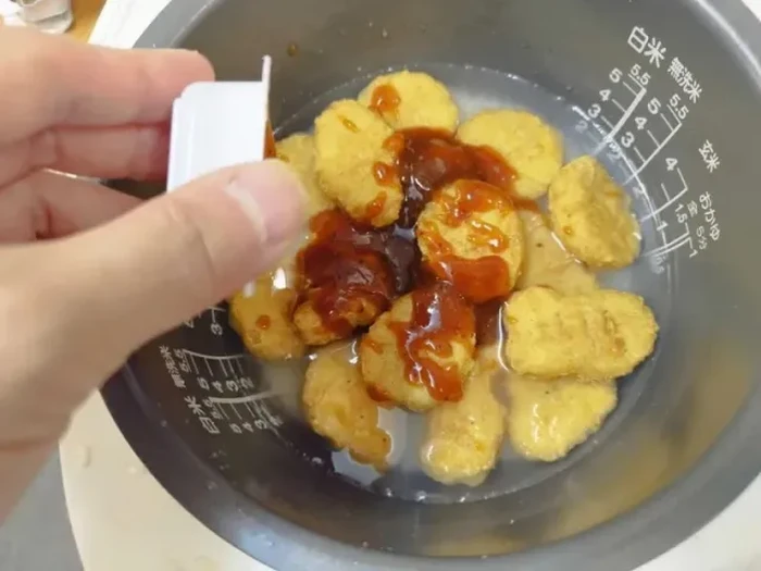 nasi nugget ayam yang dimasak pakai rice cooker