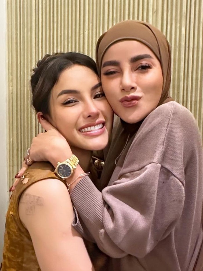 Olla Ramlan Olla Ramlan dan Nikita Mirzani
