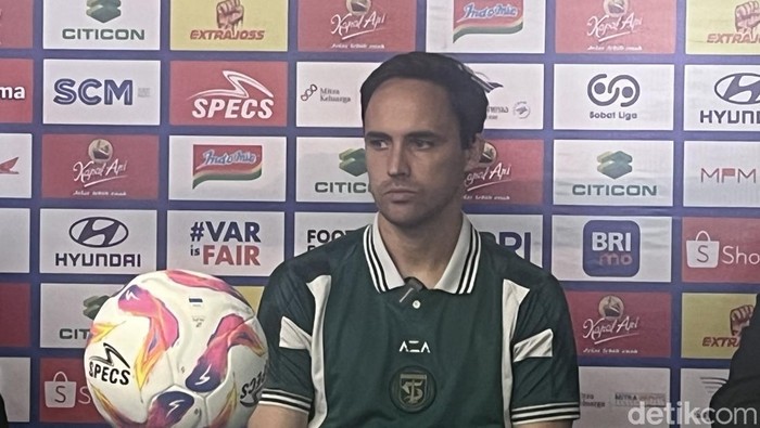 Pelatih Persebaya Paul Munster