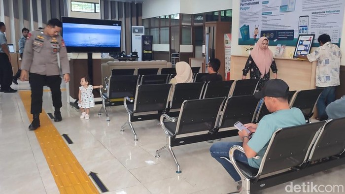 Pelayanan pengurusan paspor di Kantor Imigrasi Polman