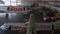 Selain itu, perawatan pesawat juga dilakukan di berbagai bandar udara melalui layanan line maintenance. Proses perawatan ini mencakup inspeksi teknis hingga penggantian komponen guna memastikan performa optimal armada pesawat.