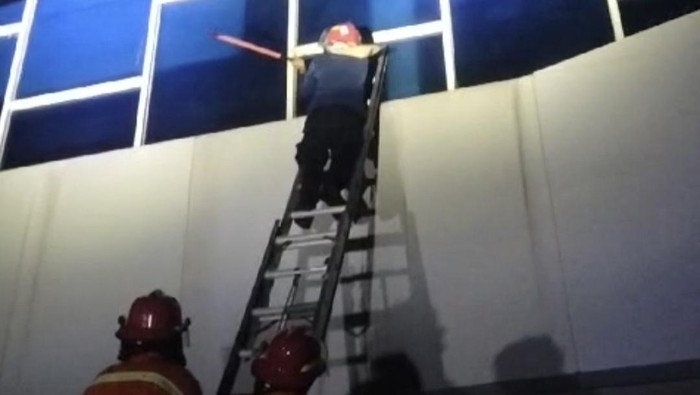 Perpustakaan Modern Kendari, Sulawesi Tenggara (Sultra), terbakar.