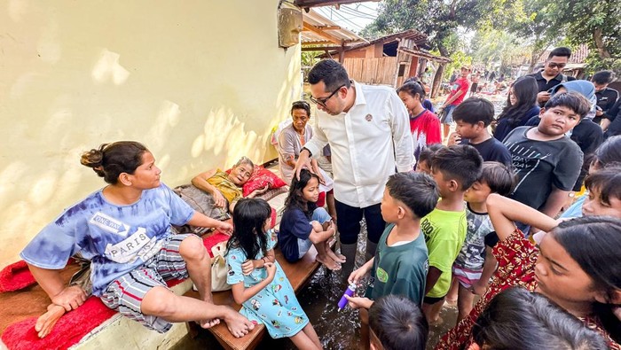 Pj Wali Kota Mojokerto mendatangi korban banjir