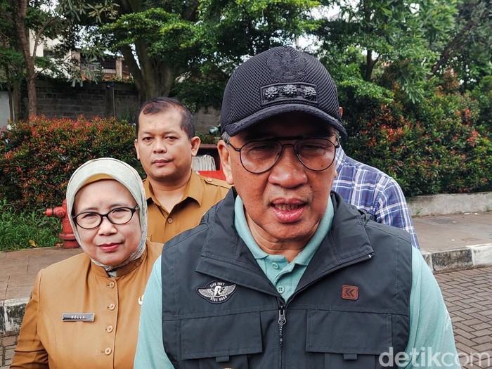 Pj Walkot Cimahi Dicky Saromi