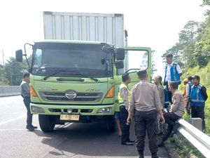 Sopir Truk Ditemukan Tewas Menggantung di Tol Semarang
