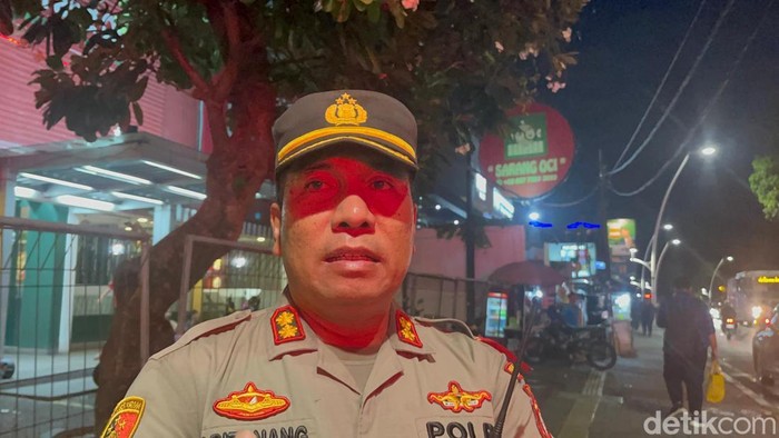 Polisi memastikan ledakan yang terjadi di kawasan Bulungan, Jaksel sore ini bukan berasal dari bom melainkan dari tabung gas milik tempat spa. (Rumondang/detikcom)