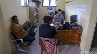 Mencegah berita hoaks beredar di daerah pedalaman diakui Rezkiawan tak mudah. Namun, pihaknya berinisiatif untuk membuat grup Facebook Polsek guna menangkal hoaks di masyarakat. Melalui grup ini, ia sering membagikan berita-berita terkini terkait kondisi di Wawonii maupun Kota Kendari hingga imbauan untuk masyarakat agar bijak bersosial media. 