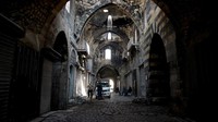 Warga duduk di sebuah pasar di Kota Tua, setelah pemberontak Suriah mengumumkan bahwa mereka telah menggulingkan Bashar al-Assad, di Aleppo, Suriah, 9 Desember 2024.