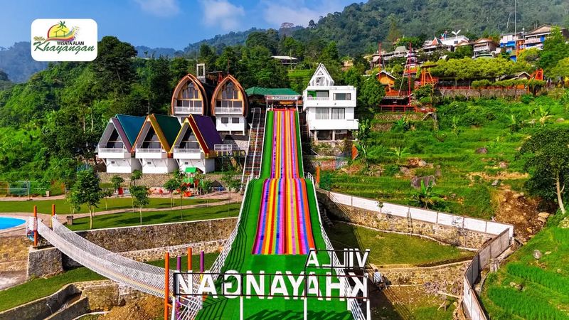 Rainbow Slide di Villa Khayangan Bogor