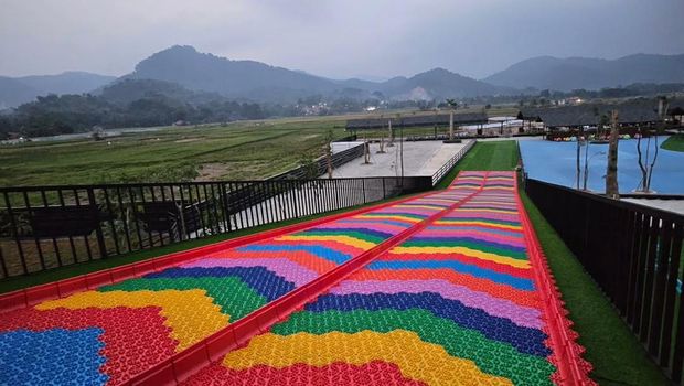 Rainbow Slide di The Nice Park Rumpin