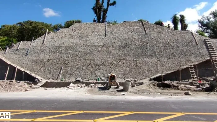 Reruntuhan Piramida Kuno Ditemukan Saat Pembangunan Jalan di Meksiko