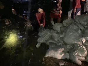 Bozem Simohilir yang Jebol Ditutup dengan Sandbag