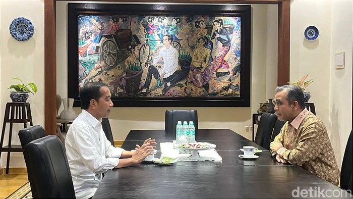 Sekjen Partai Gerindra Ahmad Muzani menemui Jokowi di Solo, Selasa (10/12/2024).