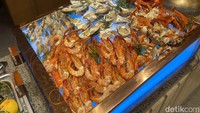 Selain itu terdapat menu Seafood on Ice yang menjadi andalan di sini. Pilihannya ada udang, kerang, kepiting sampai tiram. Foto: detikFood