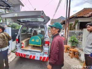 Suasana Duka Selimuti Rumah Bobotoh yang Meninggal Saat Mau ke Stadion