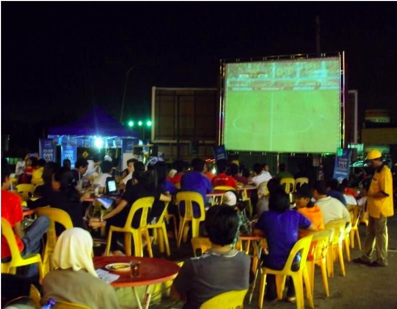 Terganggu Suara Bising saat Makan di Food Court, Komentar Wanita Ini Tuai Pro Kontra