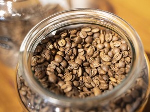 Toko Kopi dan Roastery Legendaris yang Nyempil di Dalam Pasar