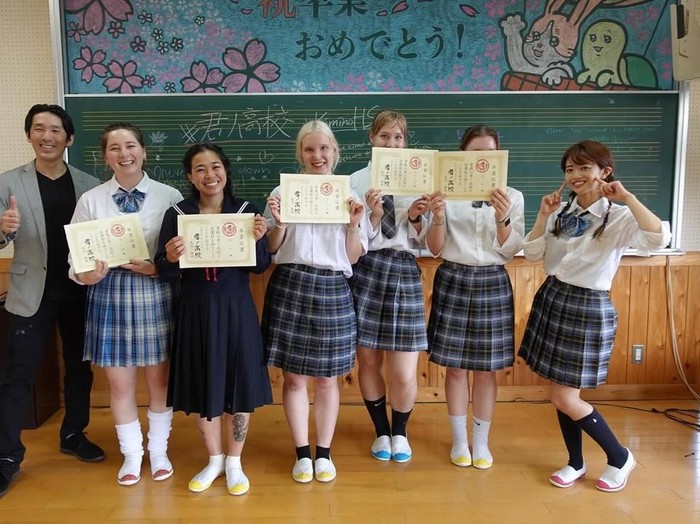Turis menjadi siswa sehari di Jepang