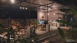 Kafe di Bandung dengan Pemandangan Masjid Al Jabbar yang Agung