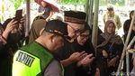 Tangis Pilu Ussy Sulistiawaty Ditinggal Selamanya oleh Ibunda