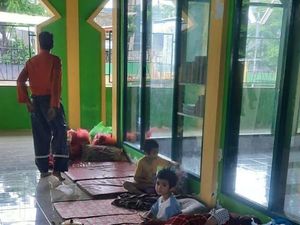 Banjir di Makassar, 13 Warga Manggala Mengungsi di Masjid Jabal Nur