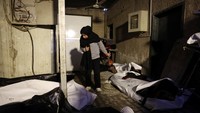 Mayat-mayat itu ditemukan di dalam kantong mayat yang diberi nomor dan beberapa ditulisi nama mereka.