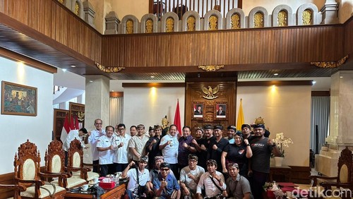 Forum Driver Pariwisata Bali audiensi dengan Pj Gubernur Bali, Rabu (11/12/2024). (Rizki Setyo/detikBali)