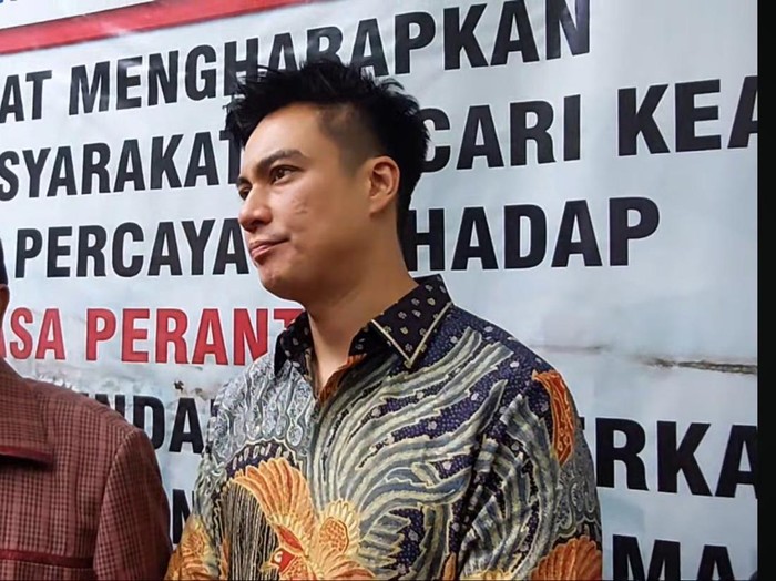 Baim Wong usai sidang cerai di Pengadilan Agama Jakarta Selatan.