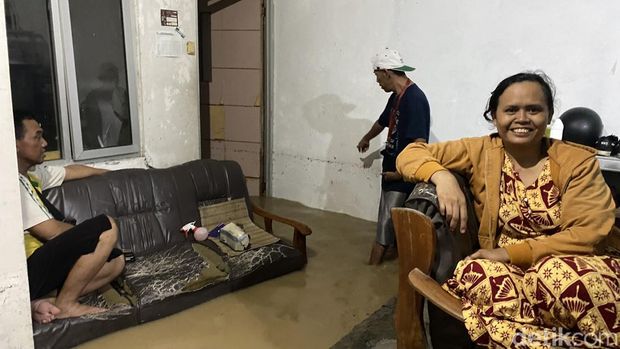 Banjir di Perumahan Dahlia, Kelurahan Meteseh, Kecamatan Tembalang, Kota Semarang, Rabu (11/12/2024) malam.