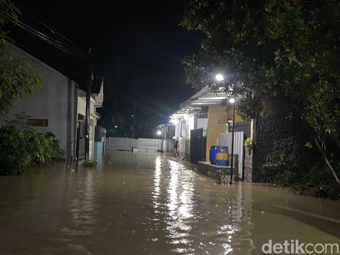 Banjir di Perumahan Dahlia, Kelurahan Meteseh, Kecamatan Tembalang, Kota Semarang, Rabu (11/12/2024) malam.
