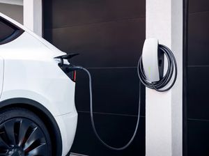 Cuma 20 Persen Mobil Listrik Dicas di SPKLU, Sisanya Dicas di Rumah