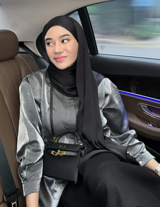 Ayollar yostiqchalari va külotlarining pornografik tasvirlari