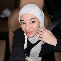 Nama Clara sebelumnya juga sempat jadi sorotan karena dituding sebagaii pelakor. Tuduhan tersebut berawal dari Twitter anonim yang menyebut Clara memiliki hubungan dengan bos pemilik akun Twitter tersebut. Sosok selingkuhannya disebut merupakan seorang pejabat polisi beristri. Foto: Instagram/@clarashintareal